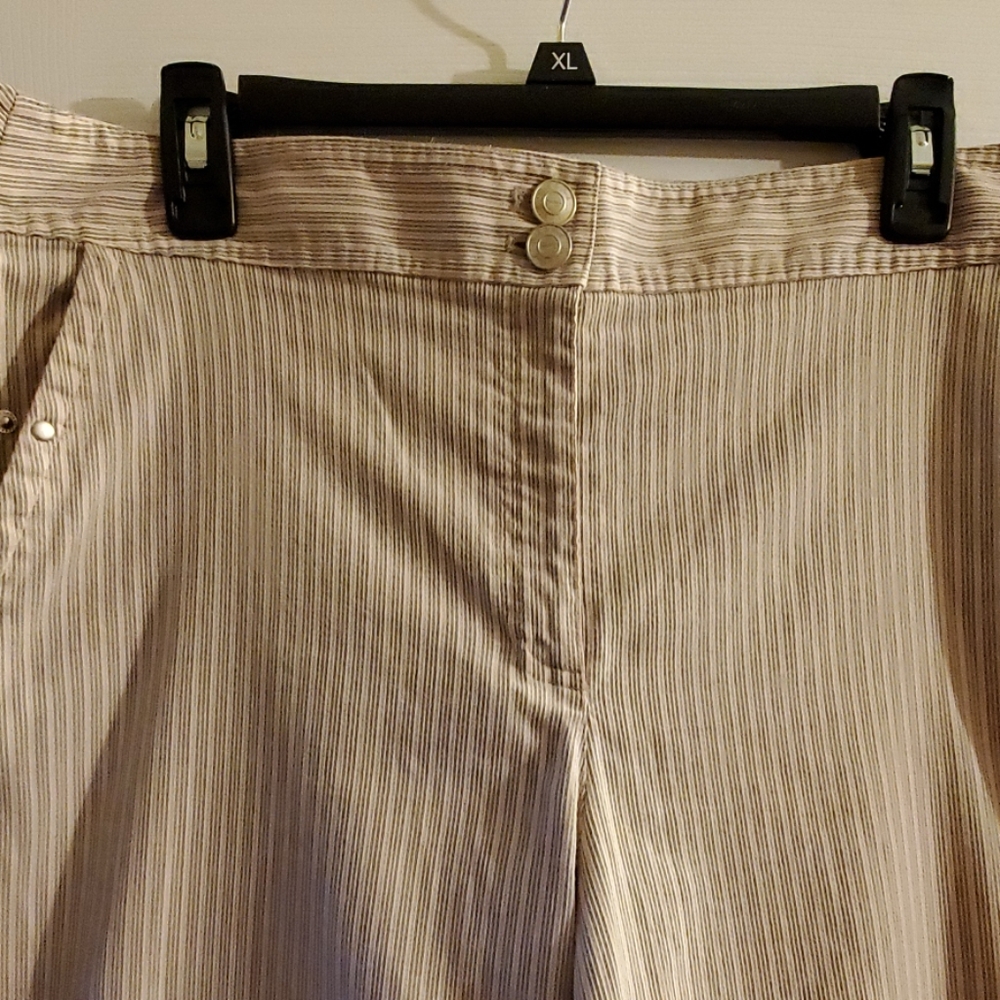 Slacks/pants 💚💚 - Picture 2 of 4